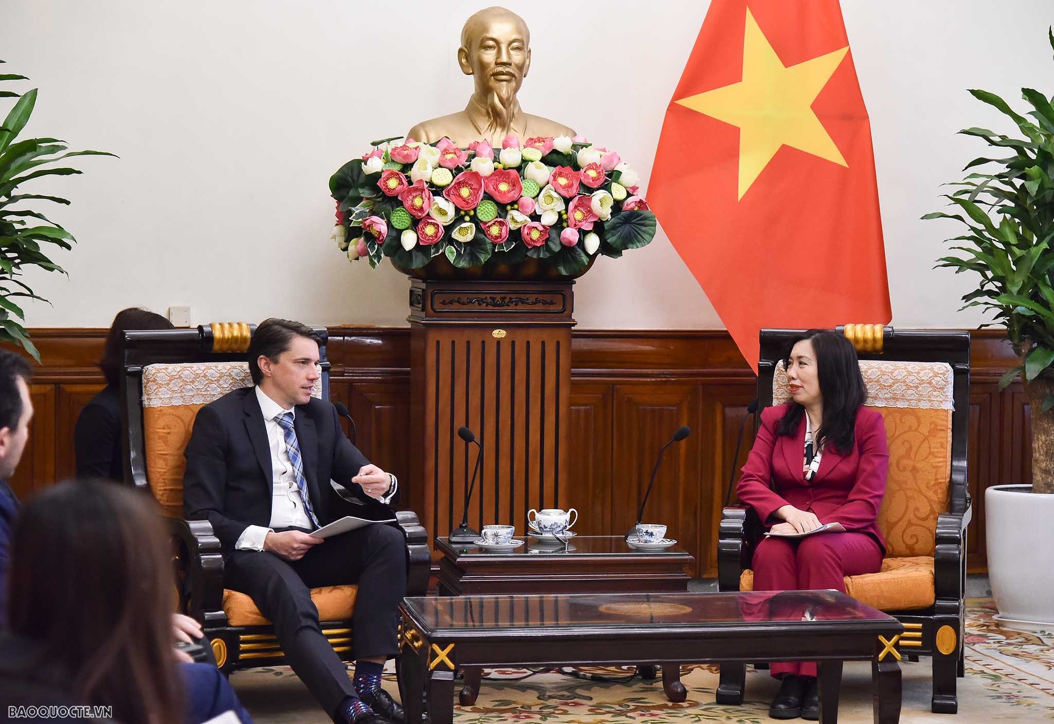 Vietnam, Czech deepen traditional friendly relations
