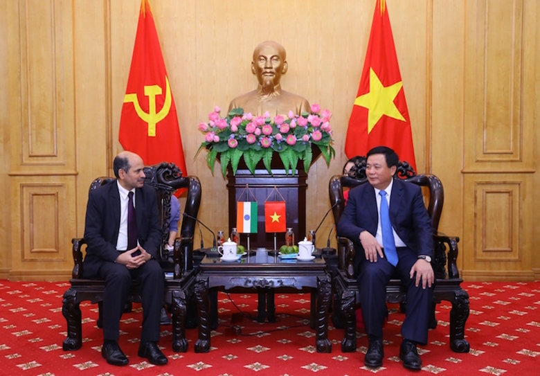 Official receives new Indian Ambassador to Vietnam