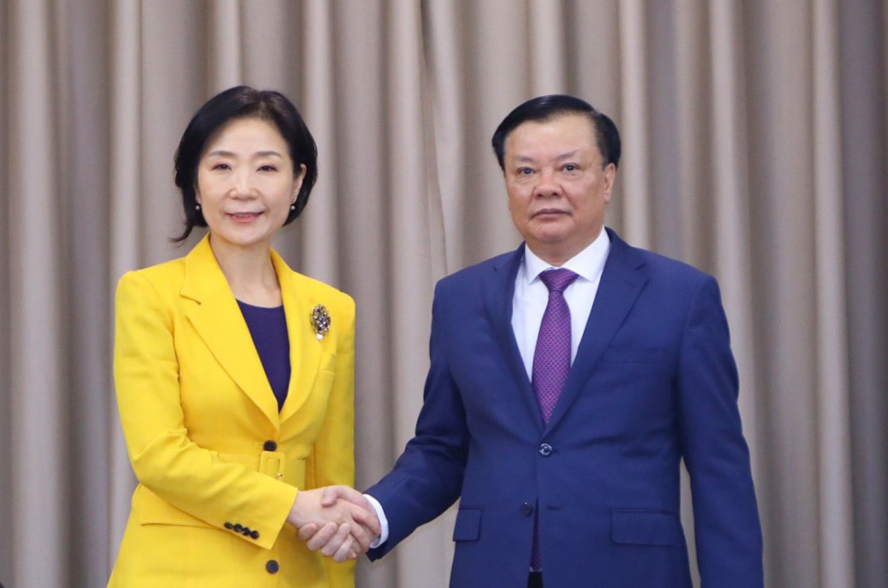 Hanoi attaches importance to and gives priority to promoting cooperative relations with RoK