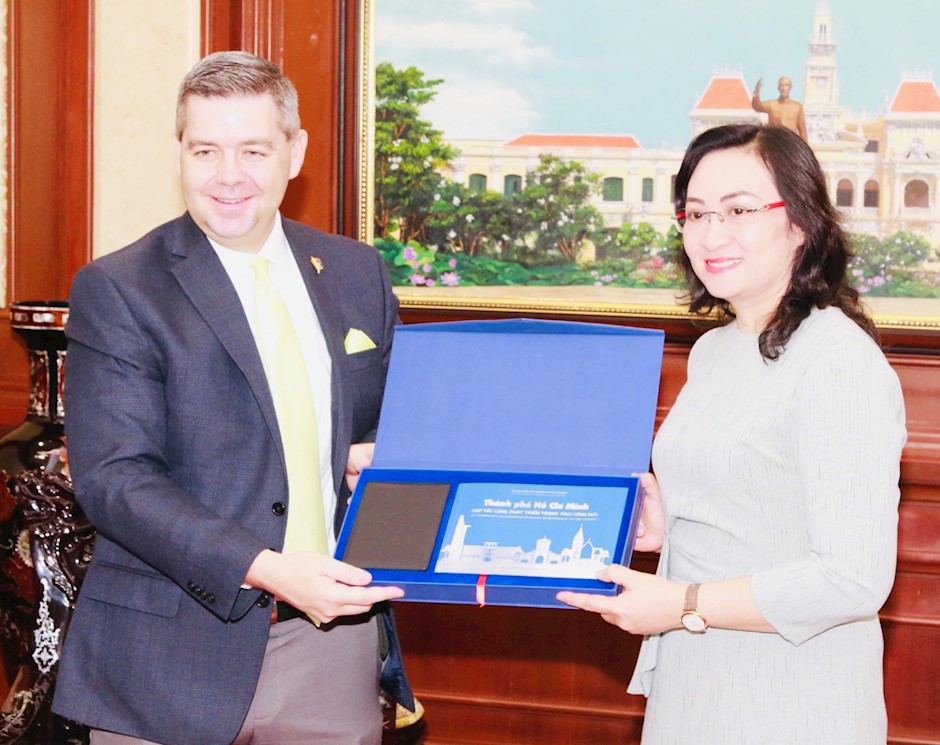 Ho Chi Minh City willing to cooperate and receive investment from Canadian businesses