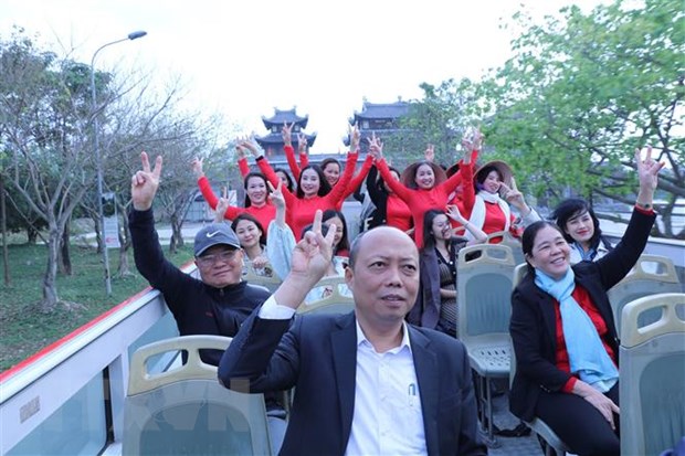 Ninh Binh pilots double-decker bus tour