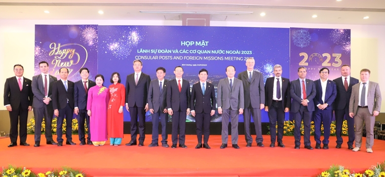 Diplomatic agencies continue to accompany Binh Duong