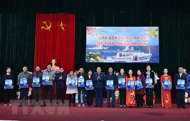 Many activities held to bring Tet to people in Bach Long Vi Island district