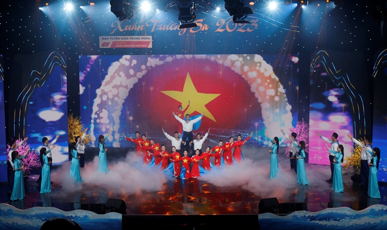 Impressive “Xuan Truong Sa” art programme