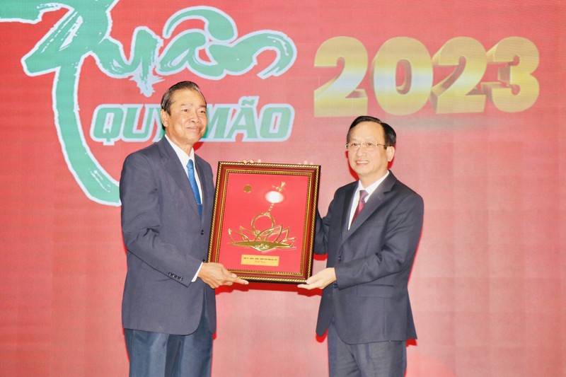 Vietnamese and Cambodian provinces strengthen friendly relationship