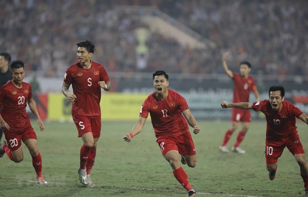 Vietnam keep AFF Cup title hope with late goal against Thailand in final