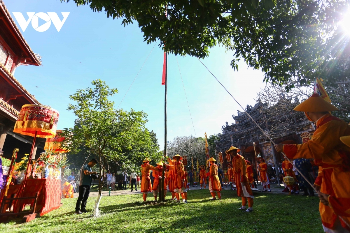 Hue celebrates Tet with re-enactment of royal style pole ceremony
