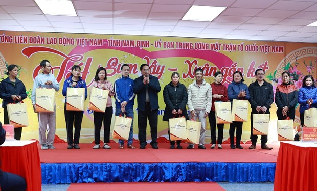 Prime Minister extends Tet wishes to Nam Dinh authorities, people