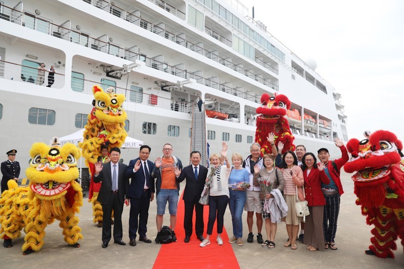 Over 871,000 foreigners visit Vietnam in first month of 2023