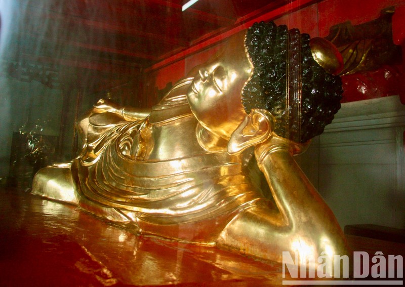 Three statues of the patriarchs of the Truc Lam Zen School recognzied as national treasures