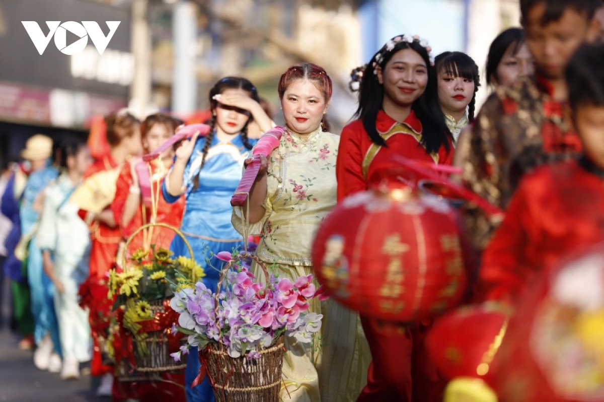 Over 1,200 actors join Nguyen Tieu Festival parade