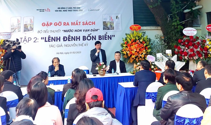 2nd volume of novel about President Ho Chi Minh’s national salvation journey introduced