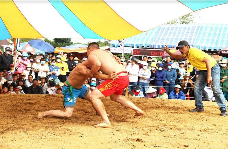 Vu Bon traditional wrestling competition in Central Highlands Dak Lak province