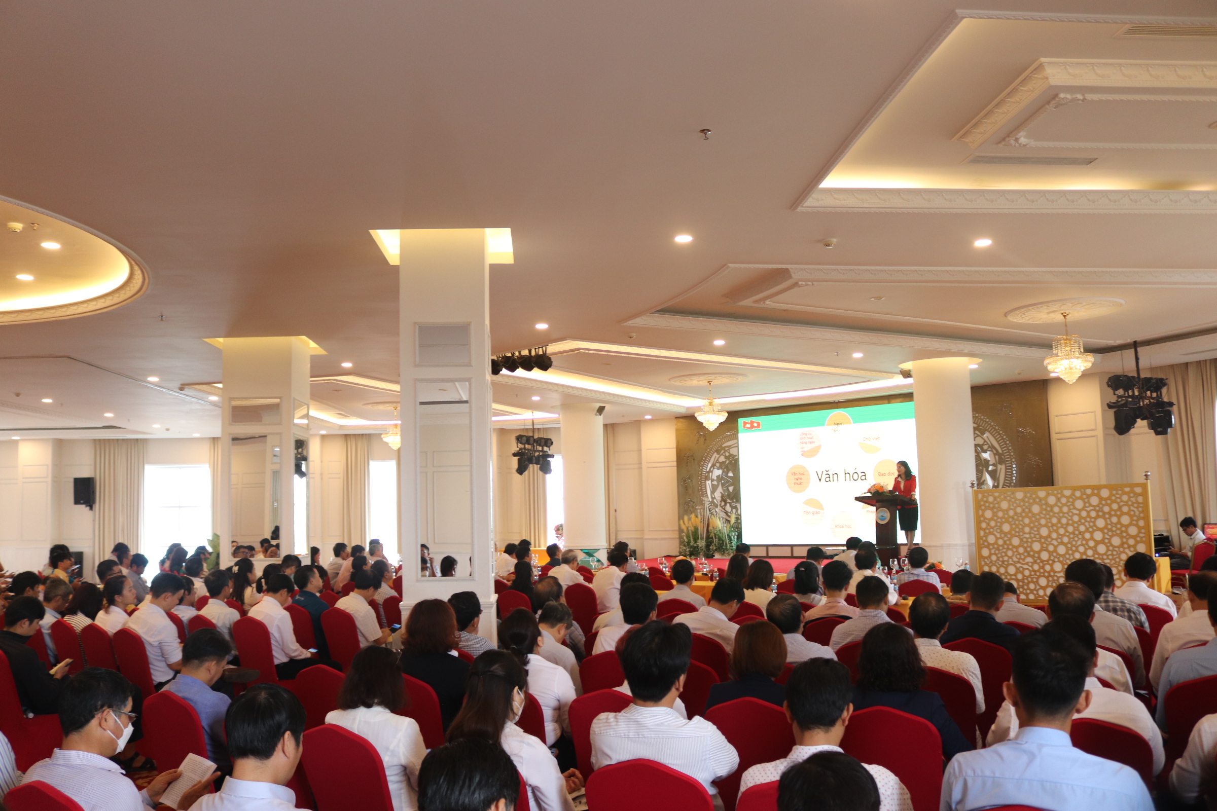 Khanh Hoa Businesses Bloc Party Committee studies and follows Uncle Ho