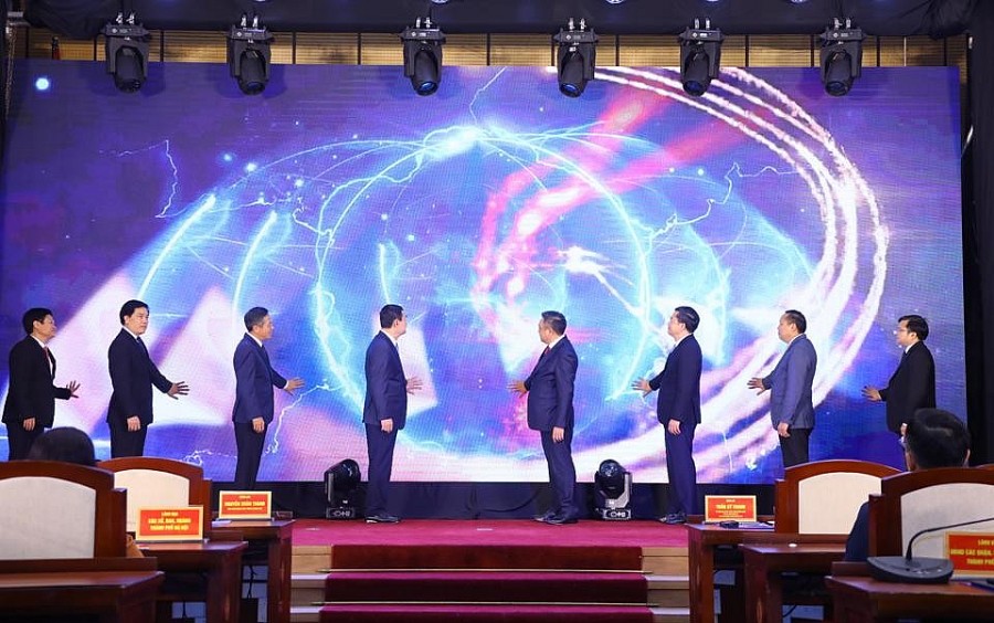 Information systems, applications for common use launched in Hanoi