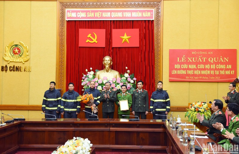 Twenty-four Vietnamese public security officers and soldiers join rescue efforts after Turkish earthquake disaster