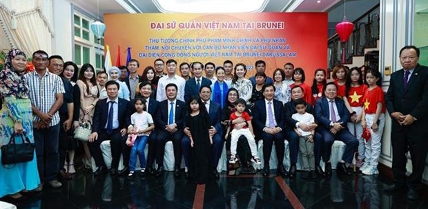 PM meets with representatives of Vietnamese community in Brunei