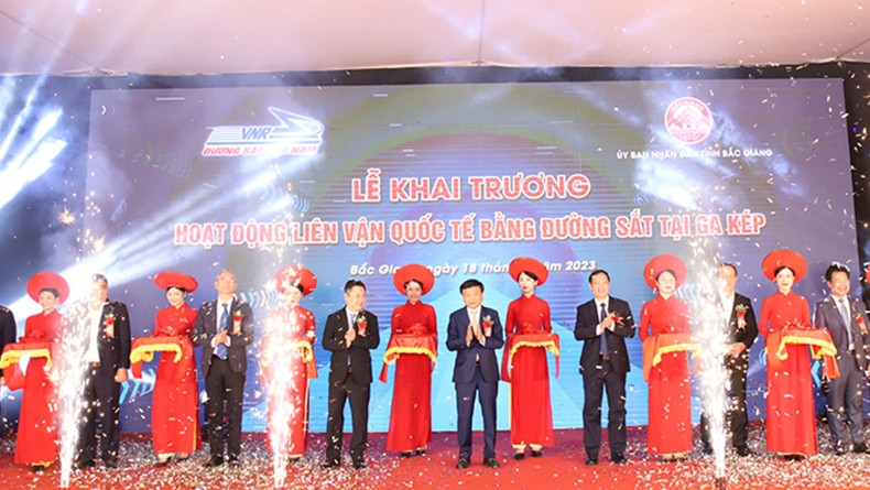 International rail freight transportation service launched in Vietnam