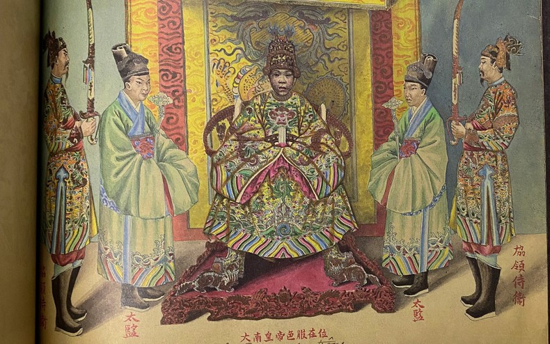 Book containing 54 illustrations of Nguyen Dynasty costumes released