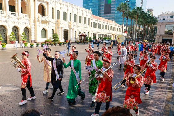 Over 3,000 women participate in parade in Ao dai in Ho Chi Minh City