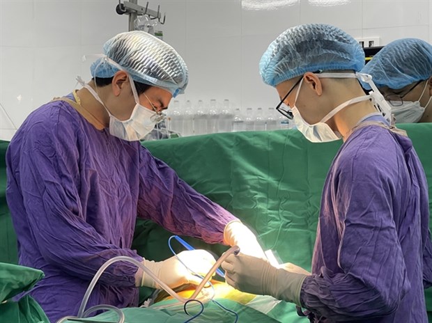 Vietnamese doctors successfully perform first heart-kidney transplant