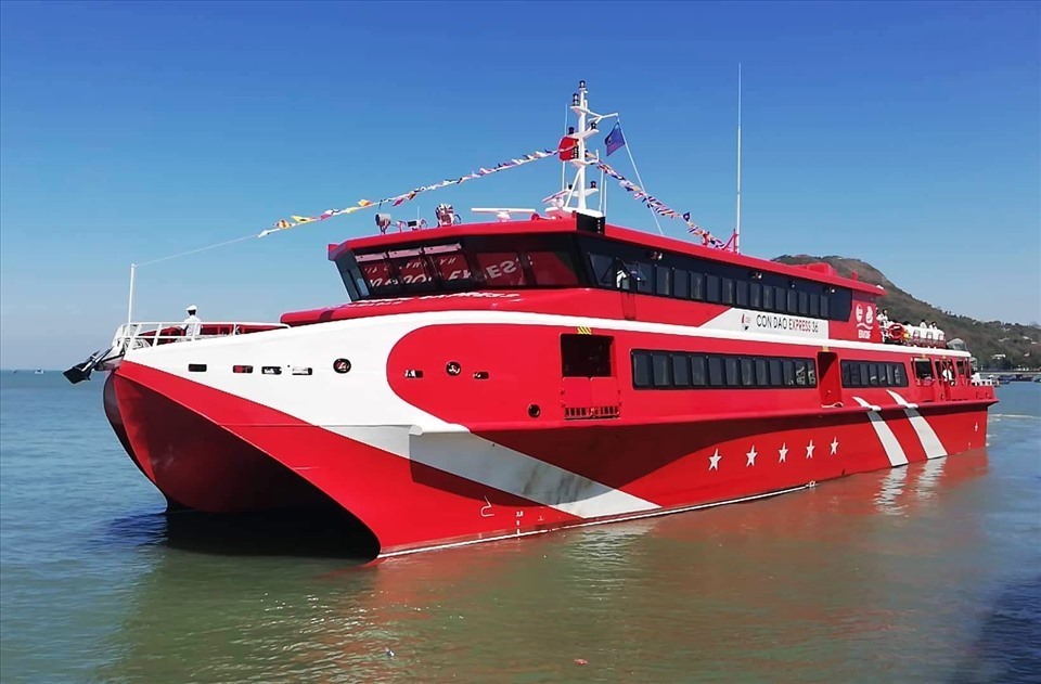 Southern city wants to speed up operation of high-speed boat to Con Dao
