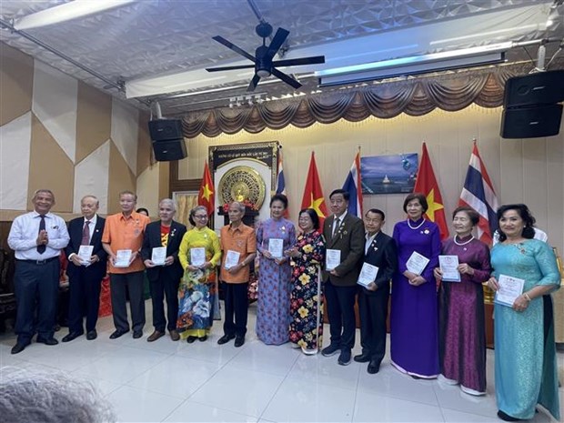 Overseas Vietnamese in Thailand towards homeland’s seas, islands