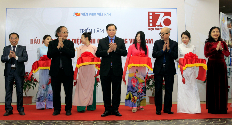 200 photos on 70-year development of Vietnam’s revolutionary cinema on display in Hanoi