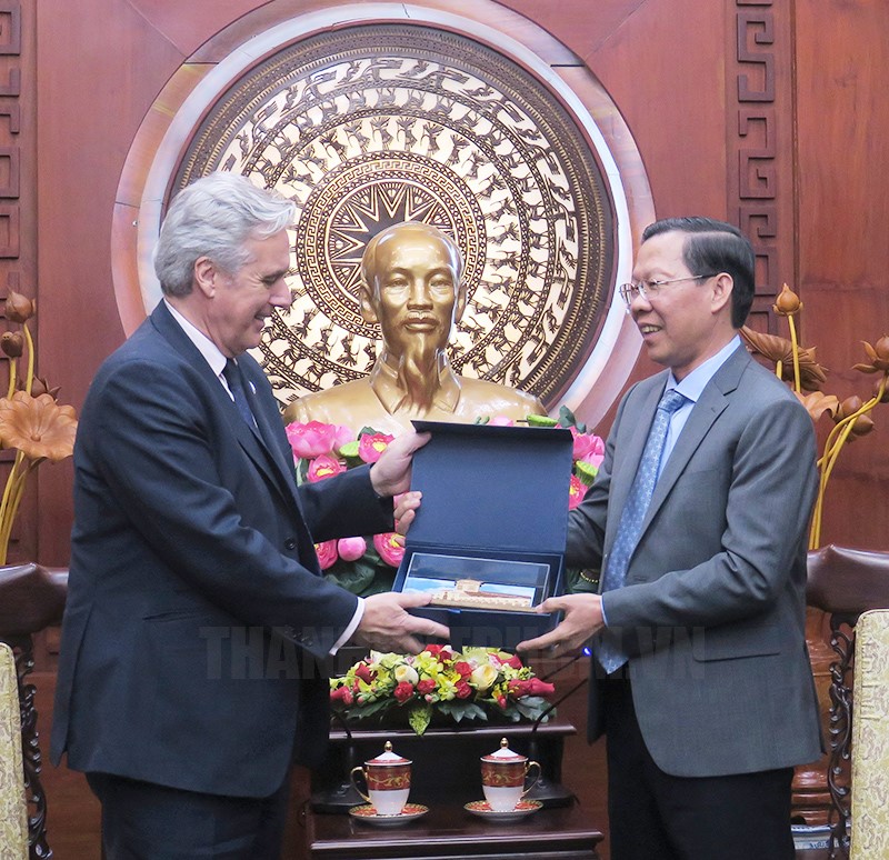 Ho Chi Minh City strengthens cooperation with UK