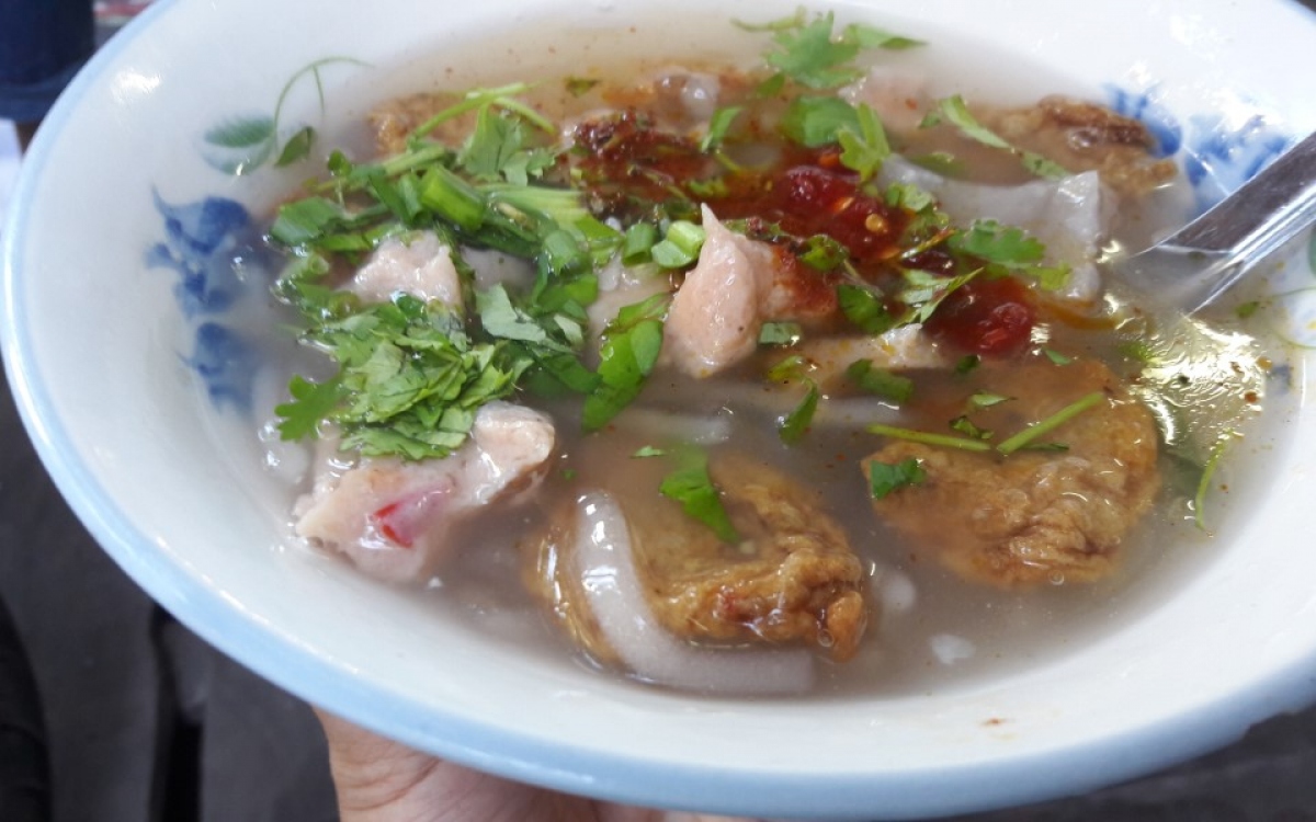 Trying fish noodle soup in central coastal Quy Nhon city