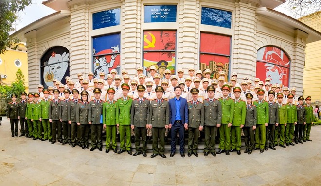 Hanoi Public Security honors 75 examples of advanced youth following Uncle Ho