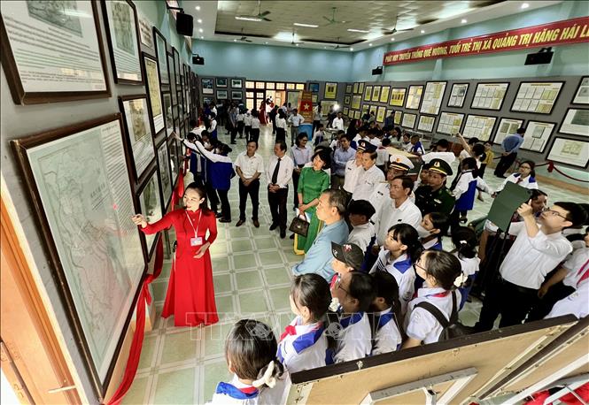 Exhibition on Vietnam’s sovereignty over Hoang Sa and Truong Sa opens in Quang Tri