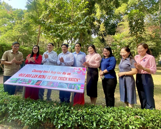 Saigon Zoo and Botanical Garden receive 2 5 tons of wild orchids