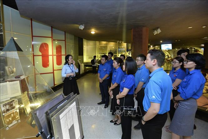 VNA youths study and follow moral example of President Ho Chi Minh