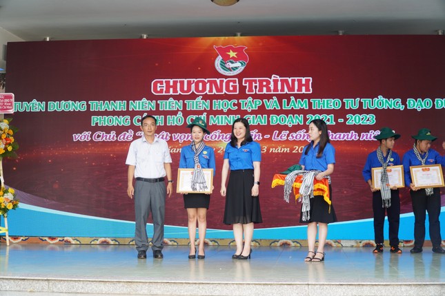 An Giang honors 51 advanced youths in studying and following Ho Chi Minh s ideology