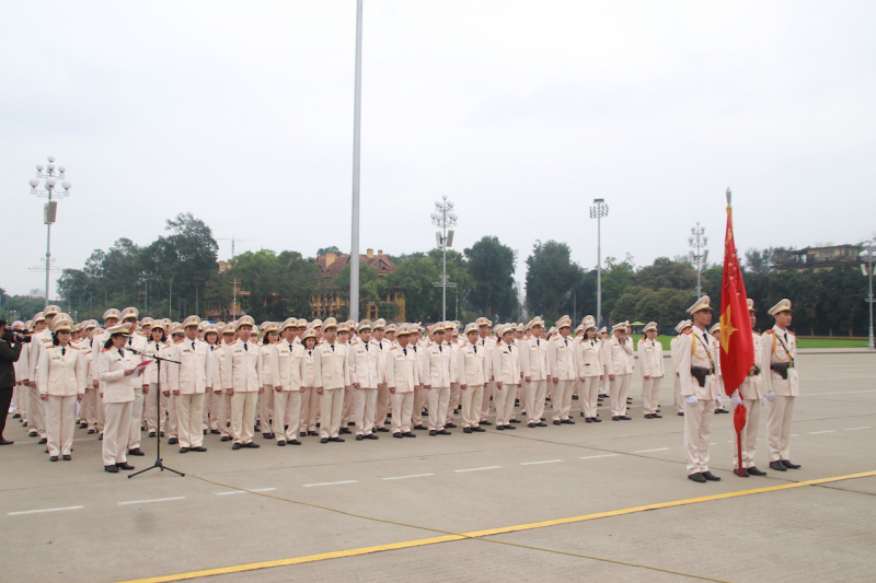 Internal Political Security Department offers incense in memory of President Ho Chi Minh