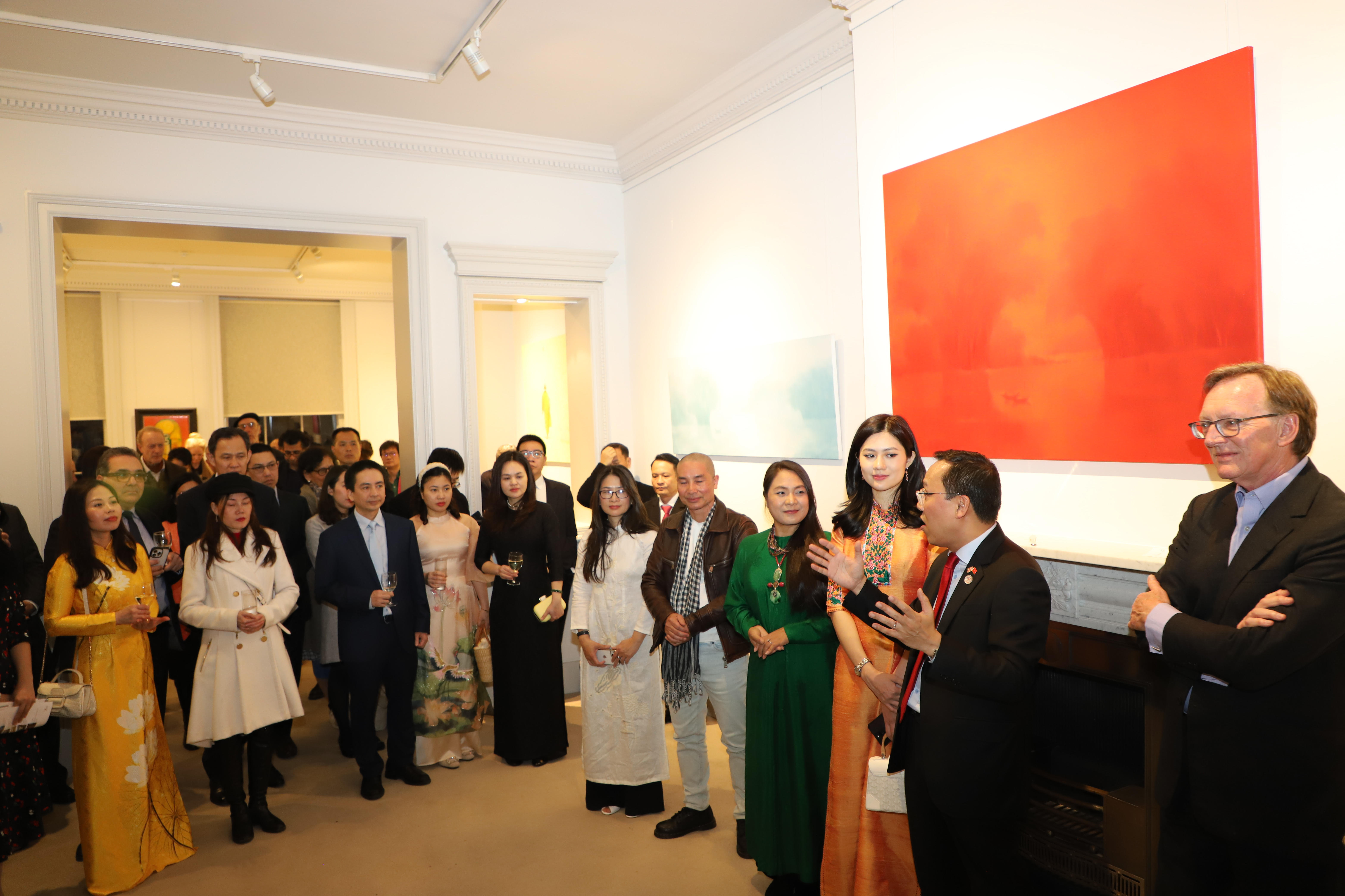 Vietnamese painters’ works exhibited in UK