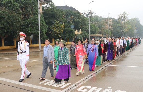 Ho Chi Minh City’s former political prisoners and prisoners of war pay homage to President Ho Chi Minh