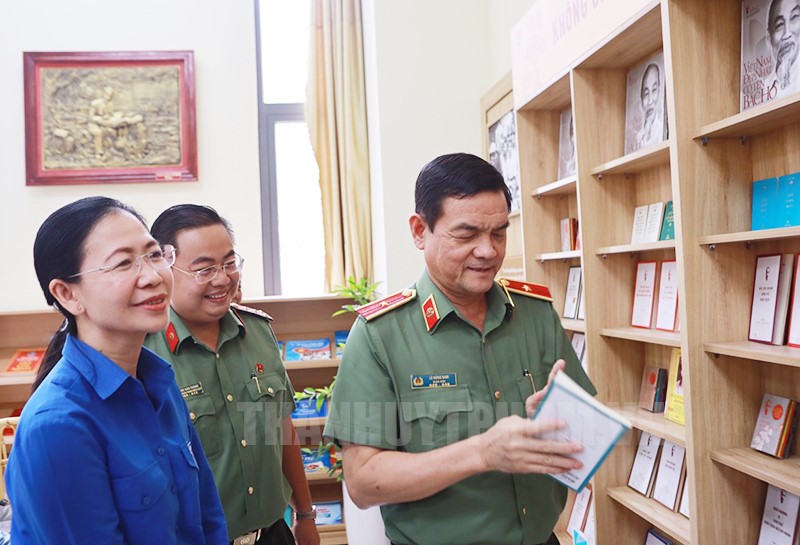 Public security forces inaugurate Ho Chi Minh cultural space