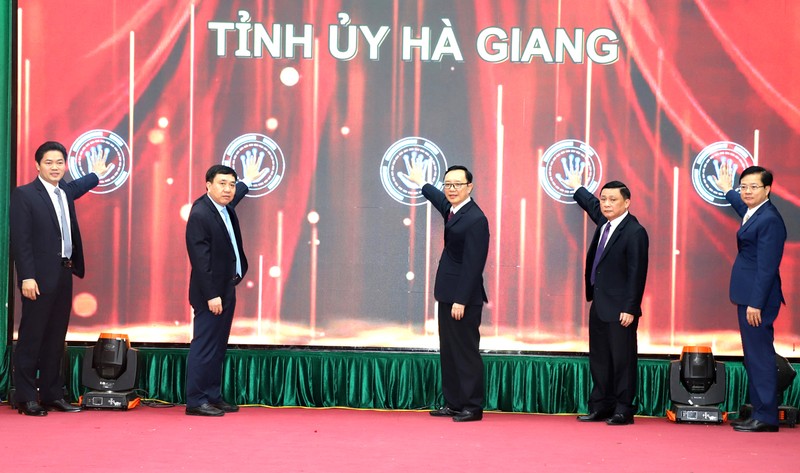Ha Giang launches online contest on Ho Chi Minh s ideology, morality and style