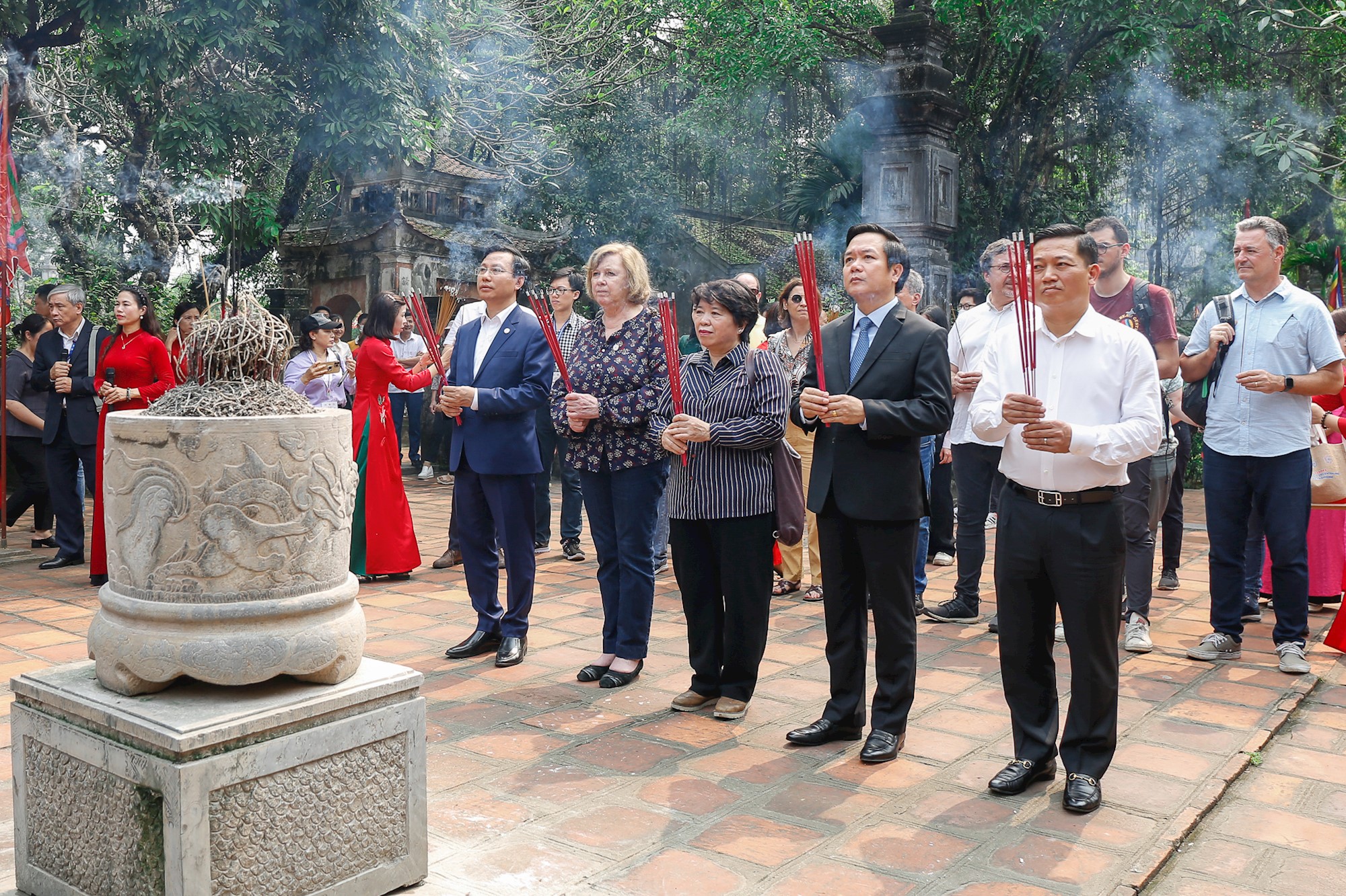 French delegates visit Ninh Binh’s landscape