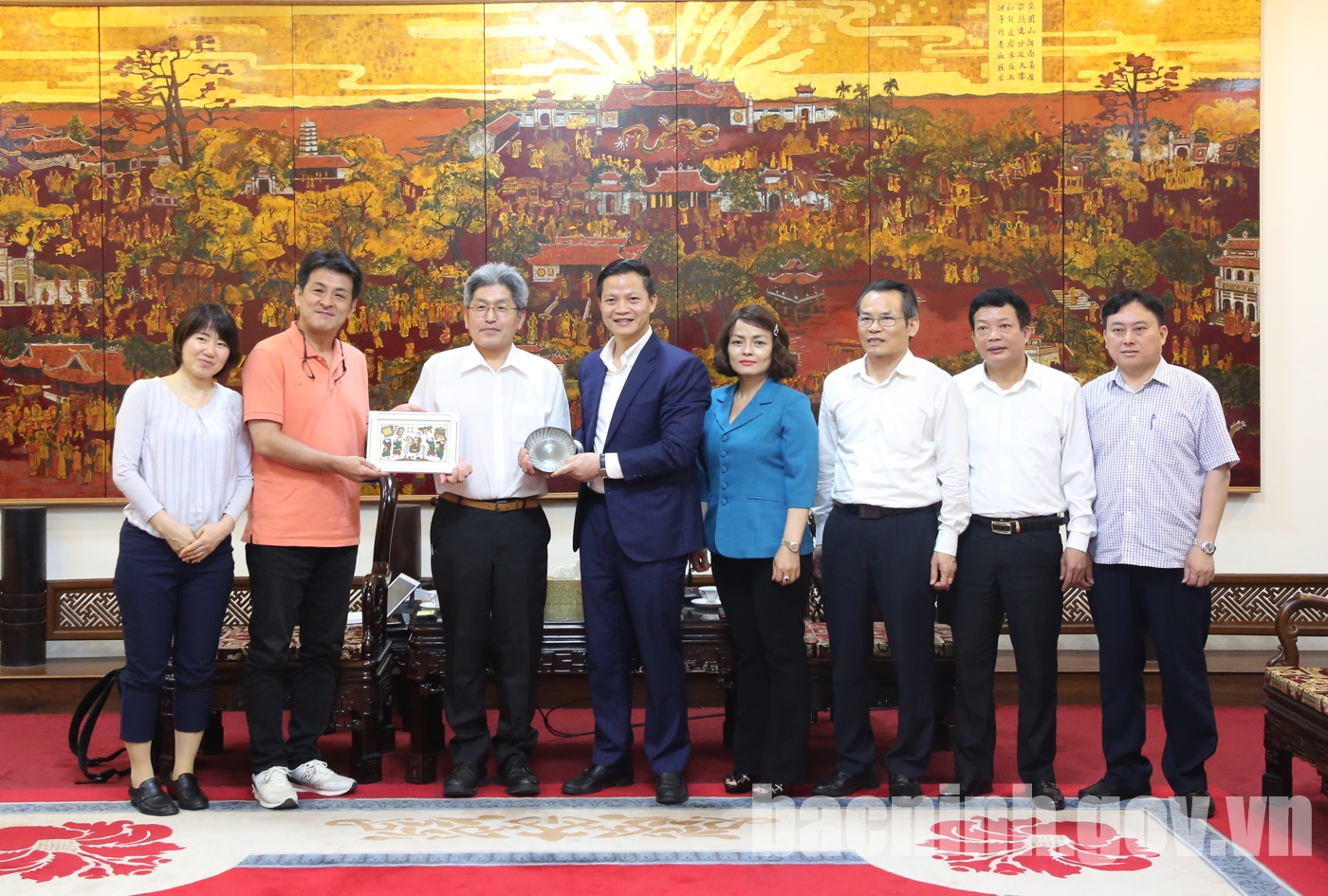 Japan shares pottery making techniques with artisans in northern commune