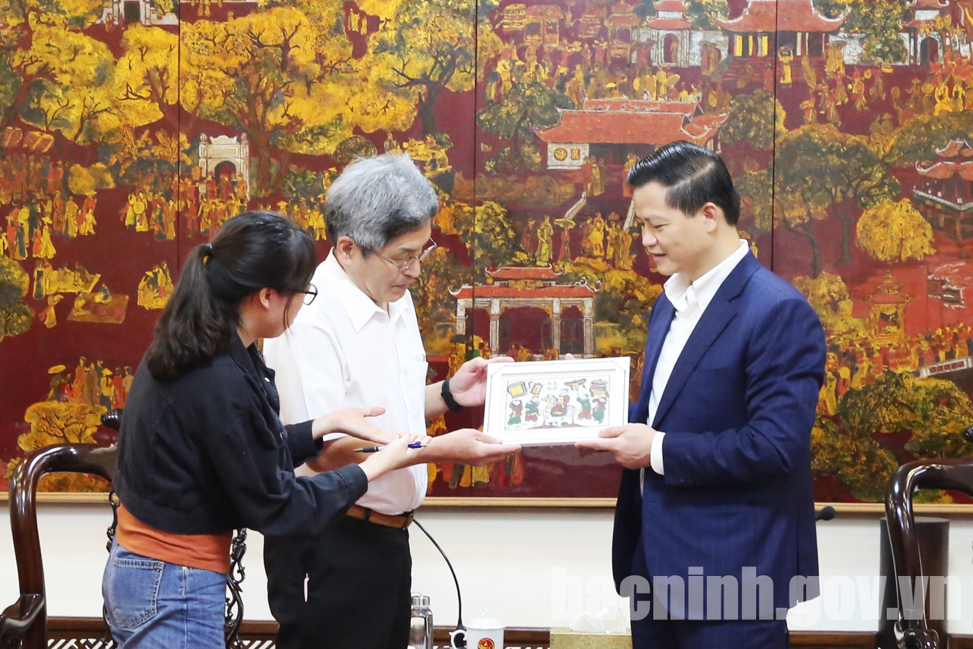 Bac Ninh’s village receives pottery making techniques from Japan