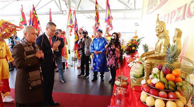 Overseas Vietnamese in Canada and Germany commemorate Hung Kings’ death anniversary