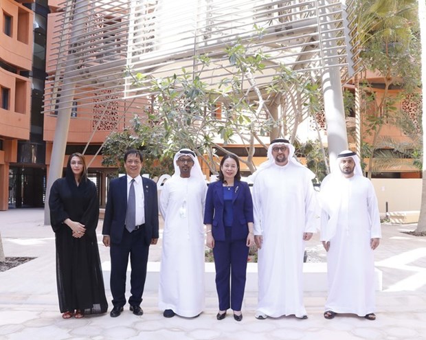 Vice President meets business leaders, OV representatives in UAE