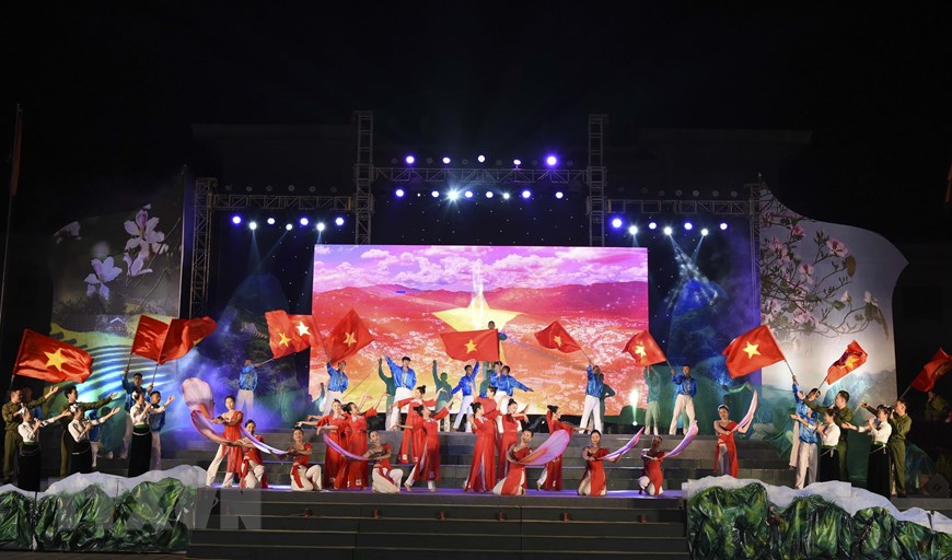 Art performance celebrate 69th anniversary of Dien Bien Phu historical victory