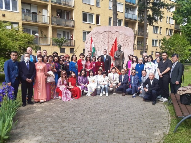 Overseas Vietnamese in Hungary celebrate President Ho Chi Minh s 133rd birthday