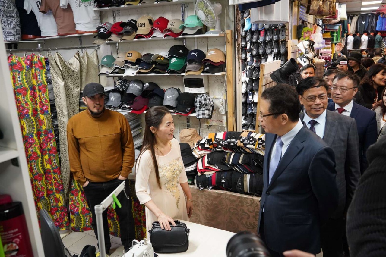 Ambassador meets Vietnamese people doing business in Russian market