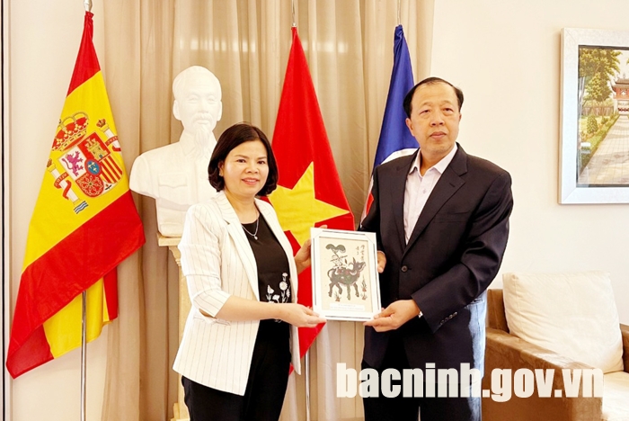 Vietnamese Embassy in Spain pledges to accompany Bac Ninh province on investment promotion