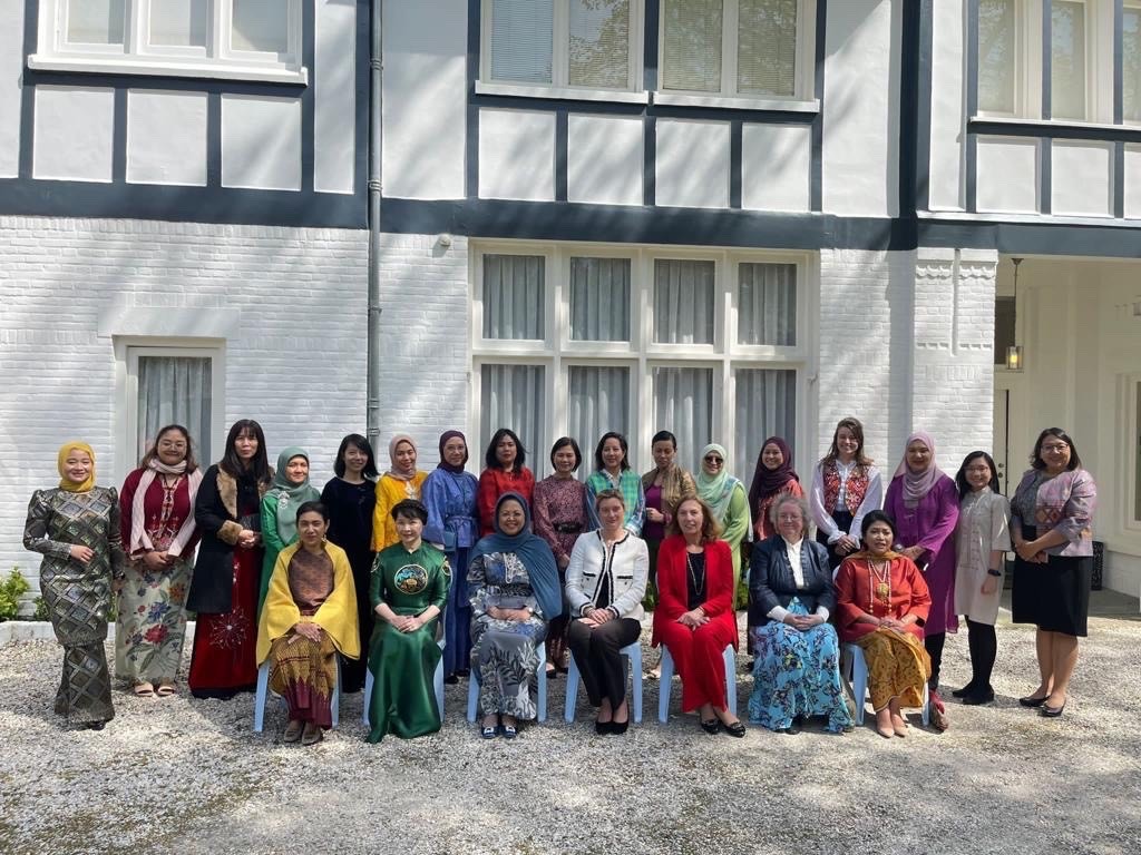 Traditional textile products of ASEAN countries introduced in Netherlands